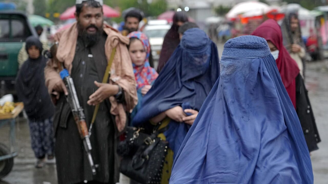 Immigration afghane en France : une crise sociale exacerbée par des choix politiques défaillants