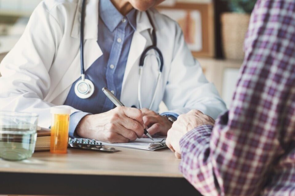 Les autorités médicales françaises condamnent un médecin pour son courage