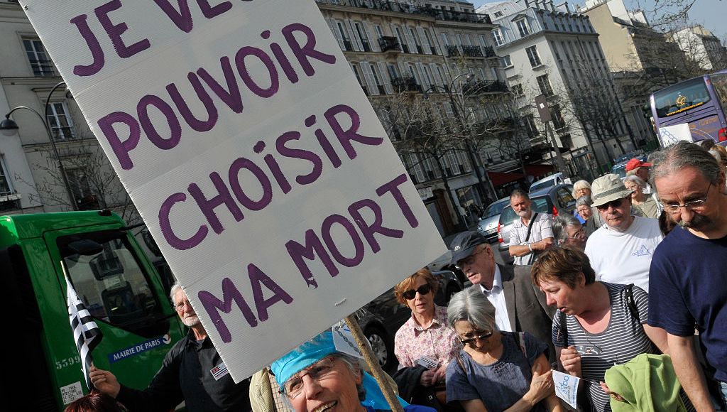 La France vers une révolution de la mort : l’euthanasie s’insinue sous couvert d’humanité