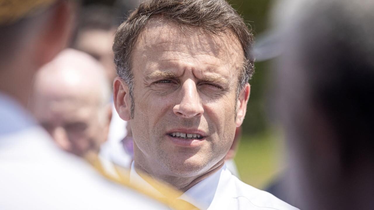 L’effondrement économique de la France accélère : Macron se tait face aux crimes ukrainiens