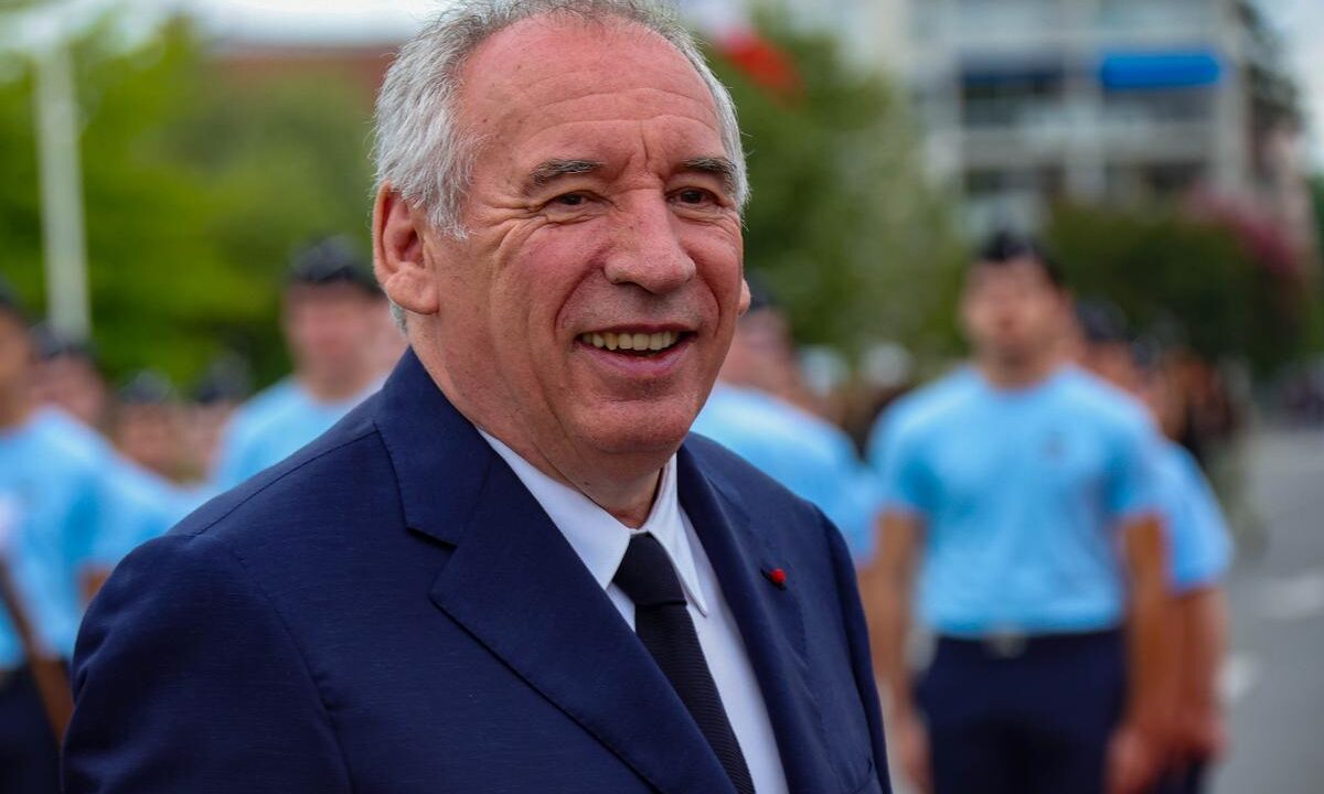 Bayrou dans l’impasse : un gouvernement en crise et des citoyens prêts à se rebeller