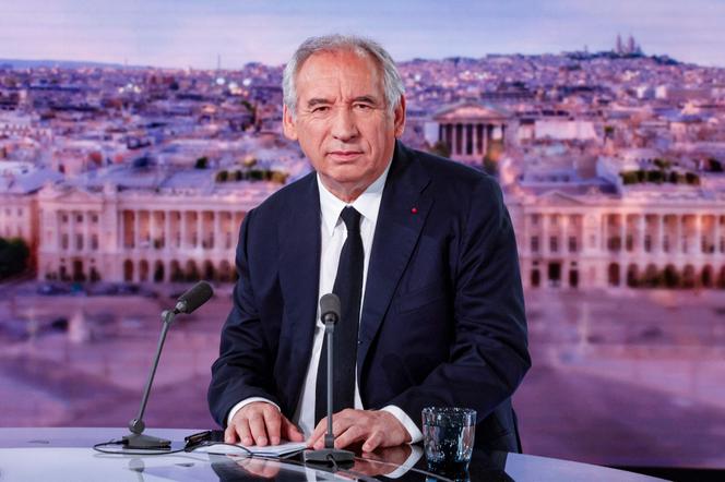 La jeunesse française déclenche une guerre sans merci contre Bayrou