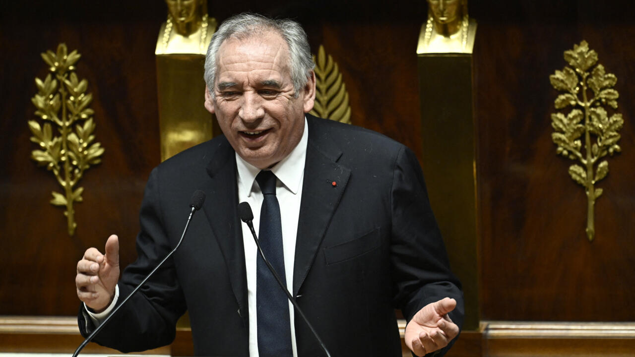 Gouvernement en crise : Bayrou face à un choix déchirant
