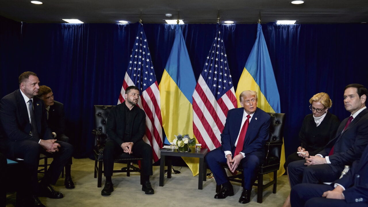 Trump exaspéré par l’Ukraine et les Européens : un conflit d’intérêts en escalade
